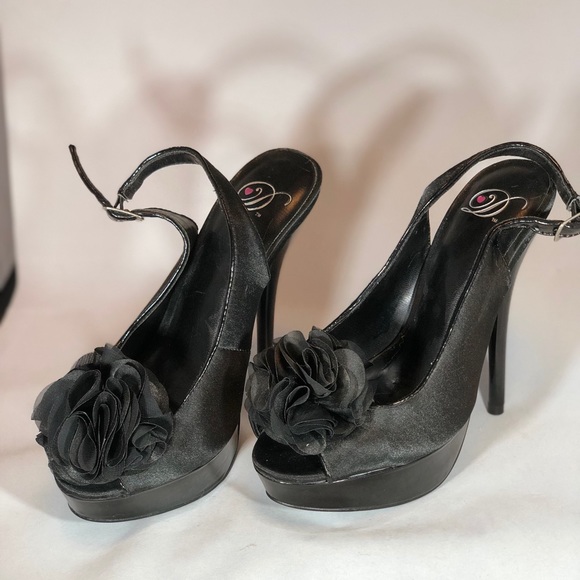 3 for $15 Heart D Size 5.5 Black Heels - Picture 2 of 7